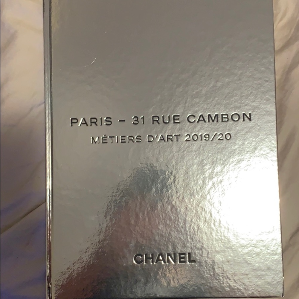 Exclusive CHANEL’S 2019/2020 collection book.